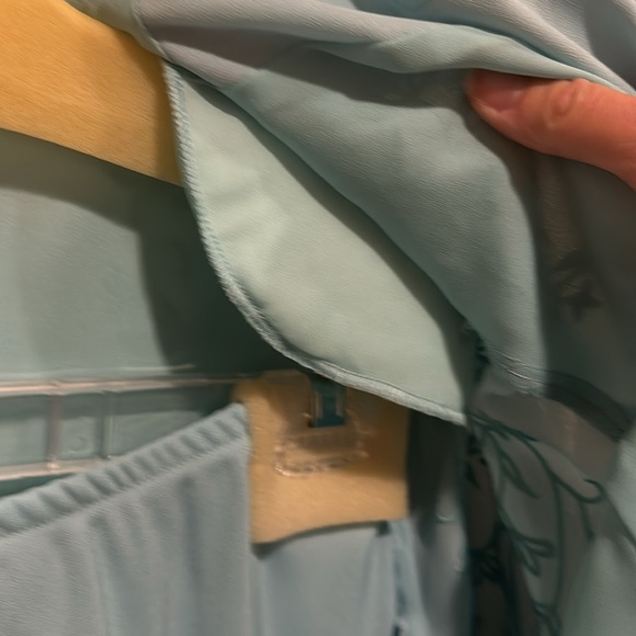 Beautiful woman’s embroidered jacket with matching skirt. Skirt is fully lined. - Picture 5 of 7